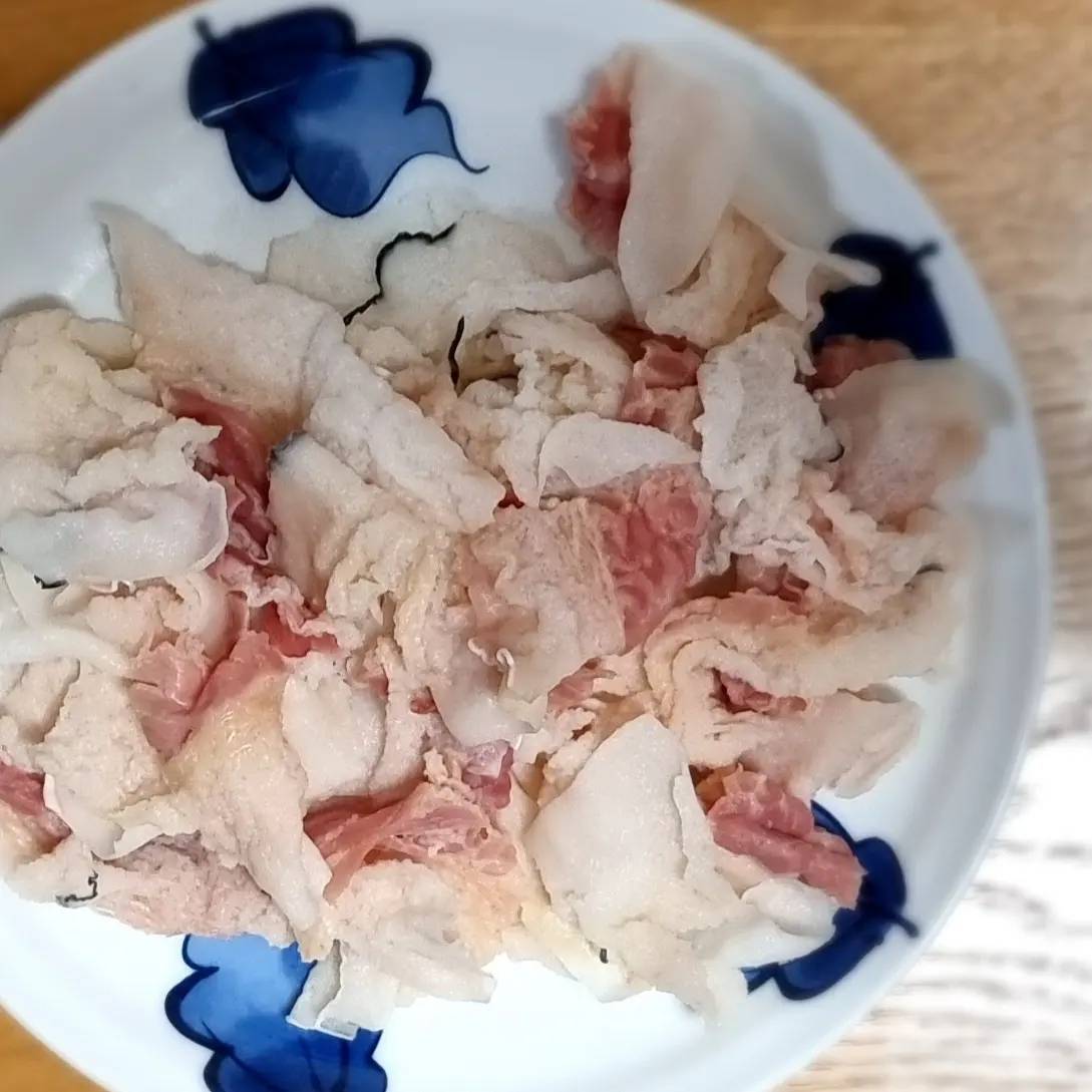 今回宿泊したホテルと周辺。
久しぶり食した長崎での鯨白身脂の酢味噌や赤身刺身、やっぱり美味しかった😋