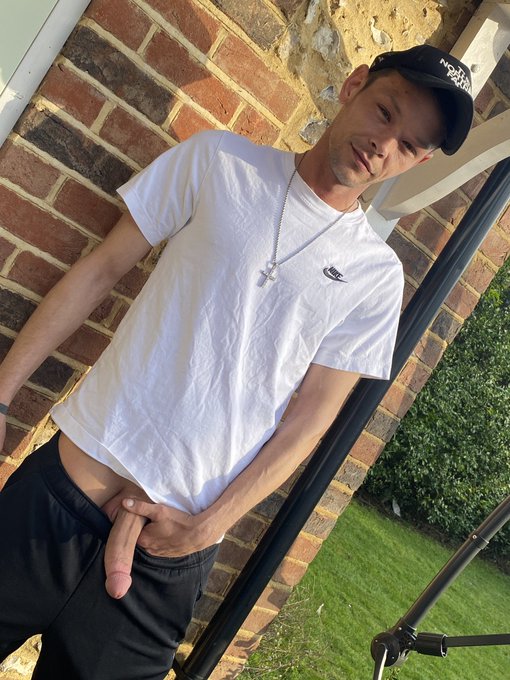 Any naughty little twinks wanna make some new year content? Hmu I need a new hole to use ? https://t