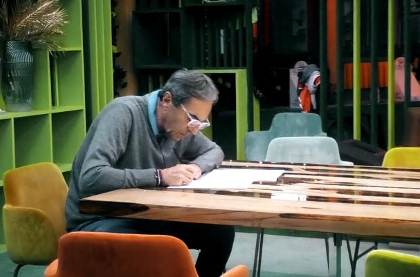NoVabbehAdoro's tweet photo. #GFVIP

Io mentre scrivo la lunga lista dei buoni propositi per questo 2023 https://t.co/XdQVJVBZMQ