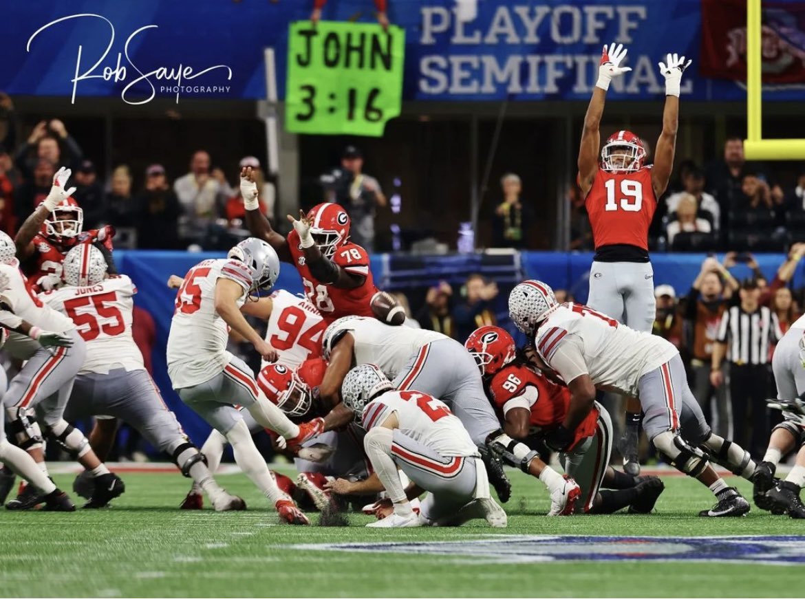 RustyMansell_'s tweet photo. #UGA inserted 6-5 DE true freshman @Darrissmith_9 on that last play. If that kick is even straight, it may have been in trouble also. 📸 cred Rob Saye.. https://t.co/kswOp51hyw