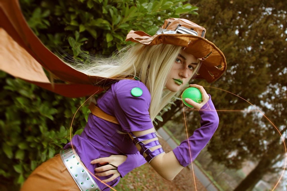 Ipsiloncosplay's tweet photo. Follow the path of the golden rectangle! 🐎 #gyrozeppeli #gyrocosplay https://t.co/Jc9PXoyA9p
