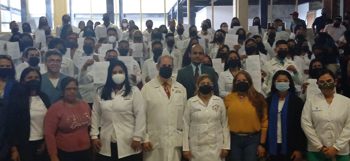 rinconero43's tweet photo. #2023RenaceLaEsperanza 🇻🇪 |• 74 nuevos médicos Integrales comunitarios se gradúan en Monagas, juntos a la ciudad médica universitaria. #InsaMonagas @ErnestoLunaPsuv @MagaGutierrezV #poupettekenza https://t.co/3nWwTUdM36