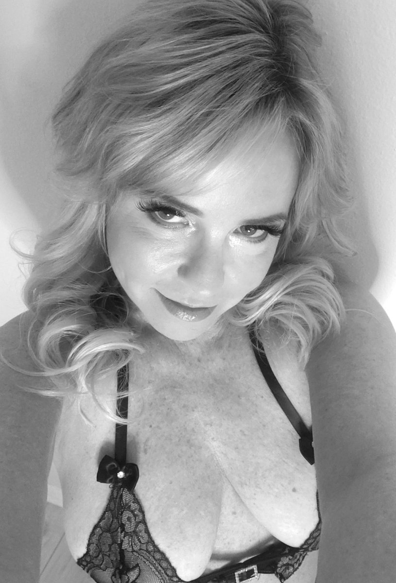 Sophia Andersen’s pics and videos