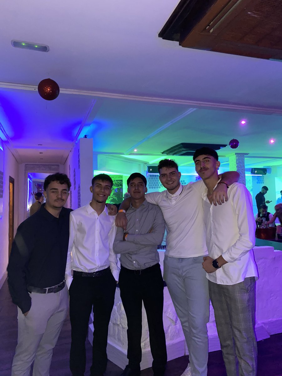 yousseftou_7's tweet photo. Mis fieles compañeros @bradvivas28 @lucasferreiiro #pasuskills #jesusss https://t.co/4kbPk9g45v
