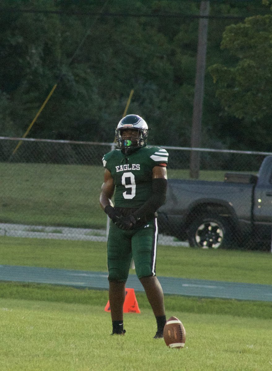 eonetwo23's tweet photo. Class of 2023
Inside/Outside Linebacker 
6’1 210 
3.2 GPA 
Still searching for a home! I make plays https://t.co/8M0EviDAJs
