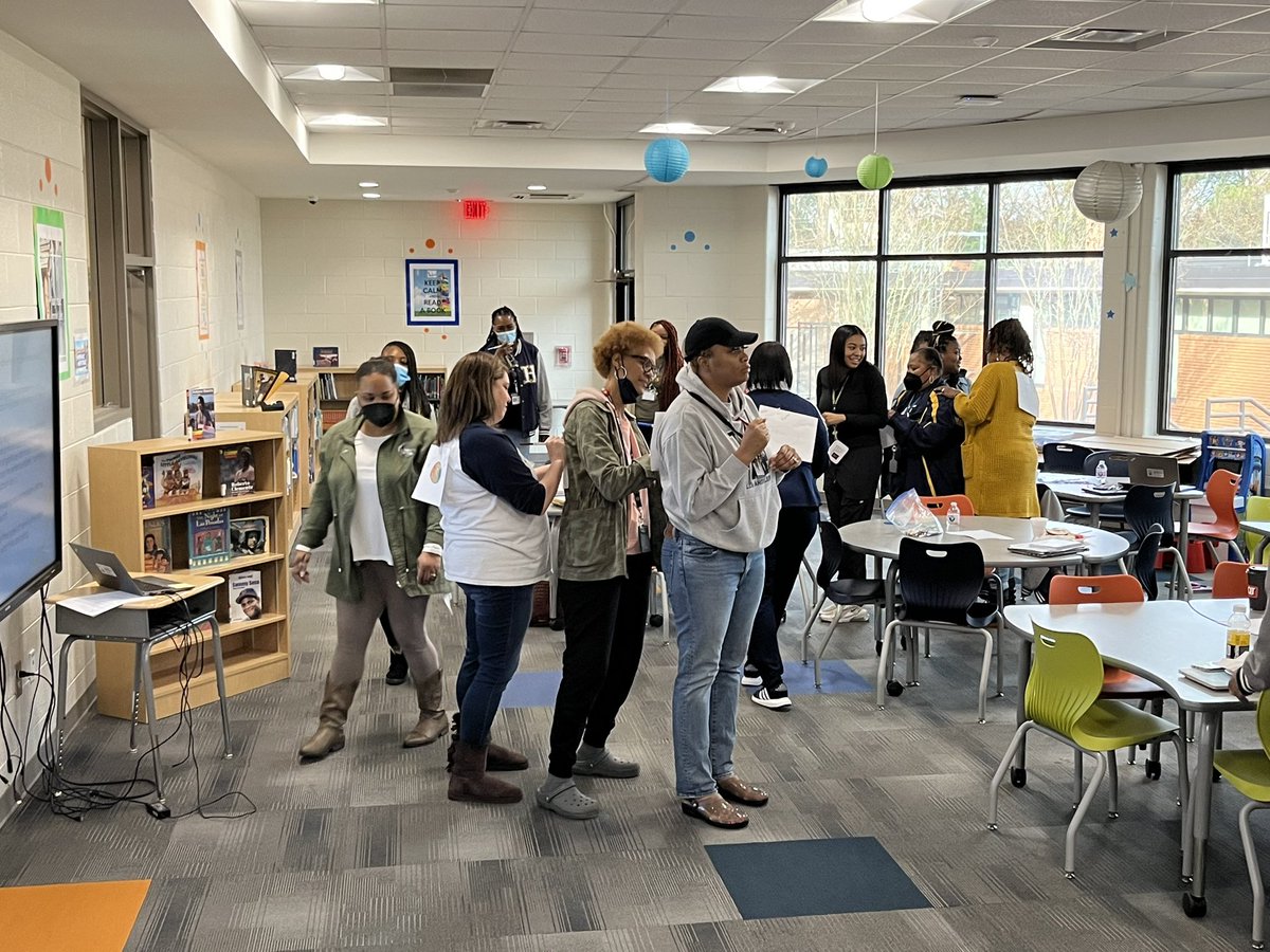 MJStJoy's tweet photo. Day 1 and I love an Ice Breaker!!! Turning a negative into a positive! #TalkingBehindTheirBacks #BuildingCulture #KeepingItPositive #GrowingGreatness @APSHutchinson @ShaleeceLong @TommyUsherAPS @apsupdate @SEL_APS @TaraSheltonSEL https://t.co/1WKY5NHn8p