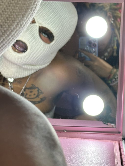 Watch 𝐨𝐧𝐞 𝐠𝐚𝐲 𝐦𝐟's leaked NSFW photo on TwXstars