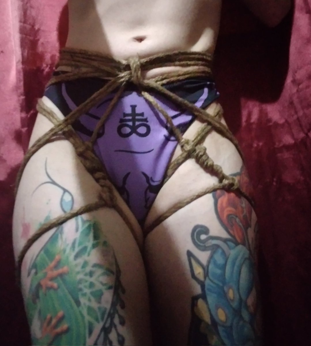 TalulyAM's tweet photo. Uma corda nova para um ano novo 
#HappyNewYear 2023 promete ❣️
#arteshibari #shibare #artrope
#rope #bondage #kinbaku #bdsmِ #crodas https://t.co/h2JVfYek9q