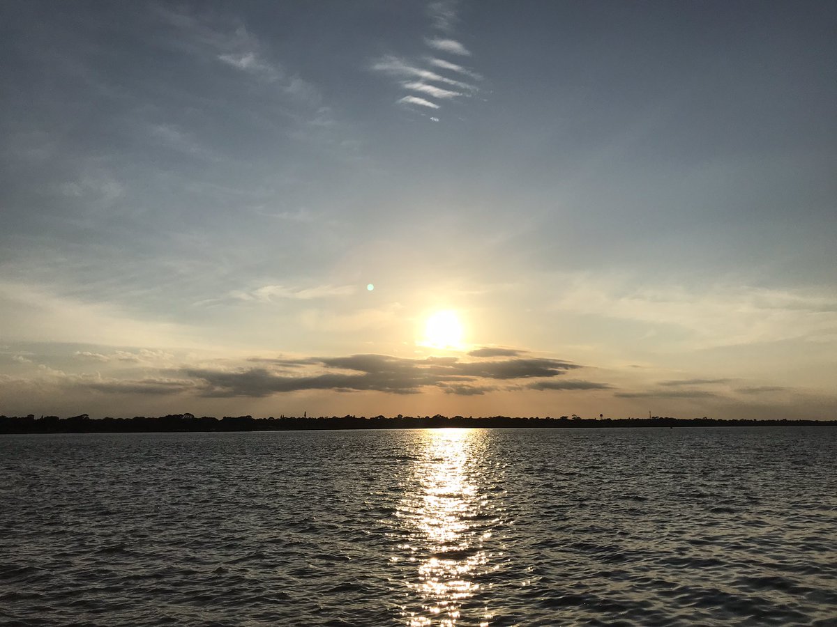 EileenPCarry's tweet photo. #Sunset
#sunsetphotography
#HalifaxRiver
Each day borrows the #Sun. https://t.co/eyMyMY2WOh