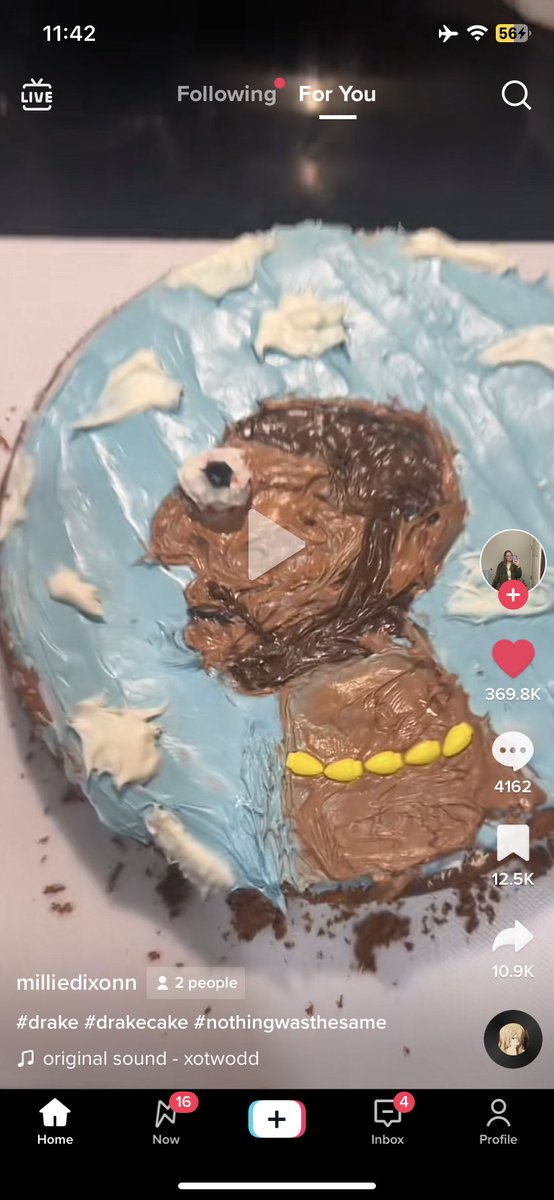 libby_claire's tweet photo. Drake cake. https://t.co/r0l4DW8S5s
