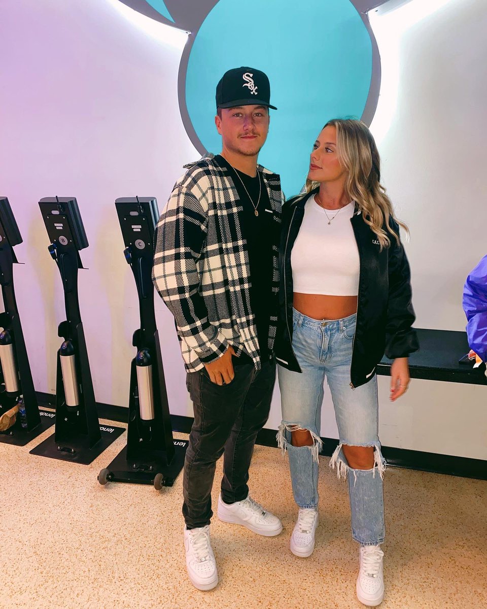 Lexiiii_Taylor's tweet photo. Brought in the new year with a big L from the Hornets!! #ItWasClose #NotReally #IStillLoveULaMelo https://t.co/6s9lpmyi7k
