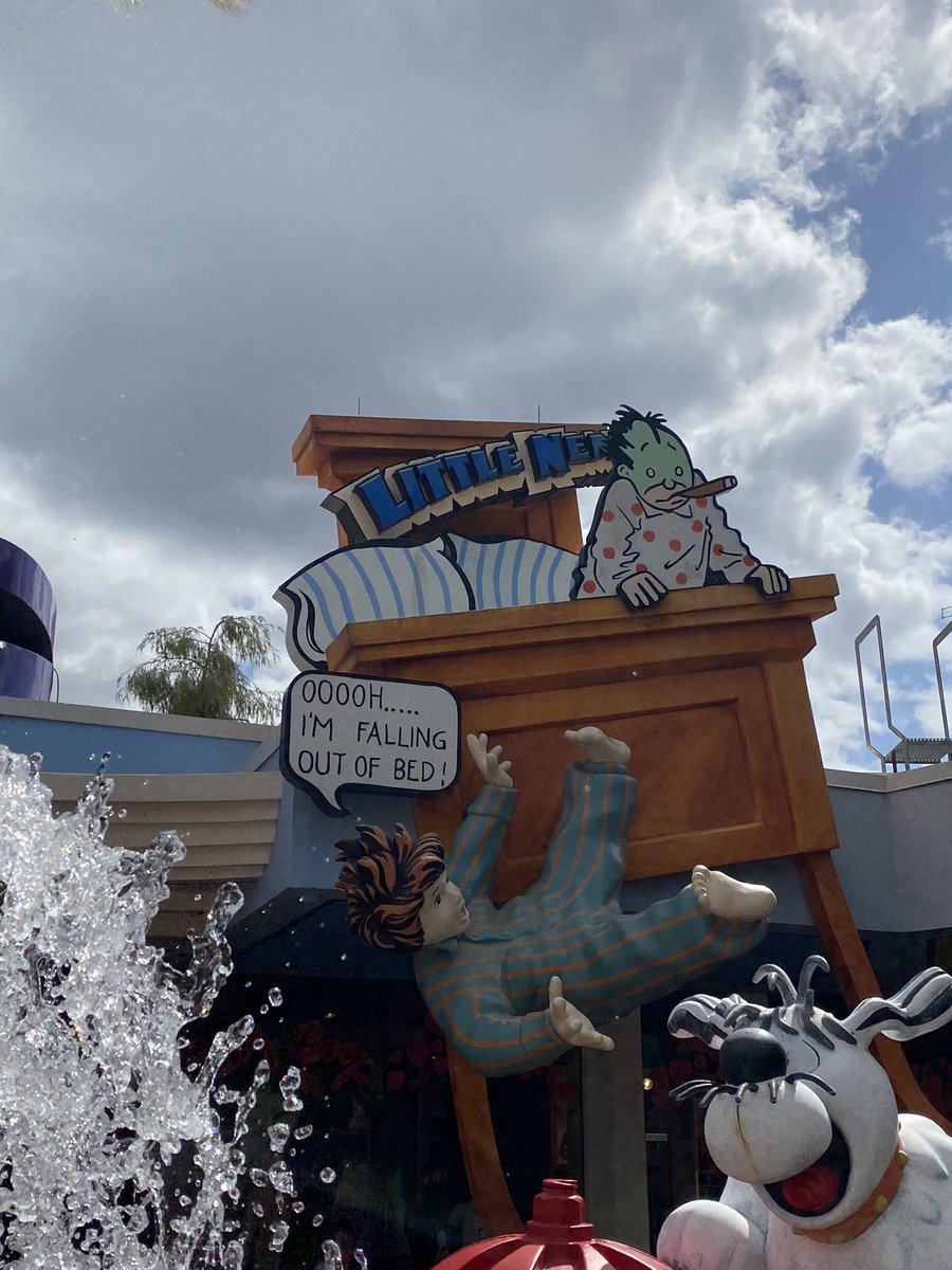 ryanoc9869's tweet photo. @UniversalORL what happened to the little nemo statue? https://t.co/FyggYZQJZp