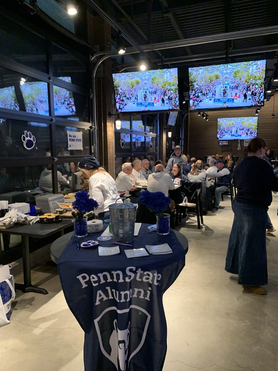 PSUMontCo's tweet photo. Having a great time at our watch party at @BWWings King of Prussia! Congrats to our door prize winners #RoseBowl2023 @PennStateAlums #rosebowlgame https://t.co/DKtW12e0yZ
