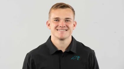 Nebraska’s new WR Coach, Garret McGuire, 23 years old. He worked as an offensive assistant at the Panthers. #GBR