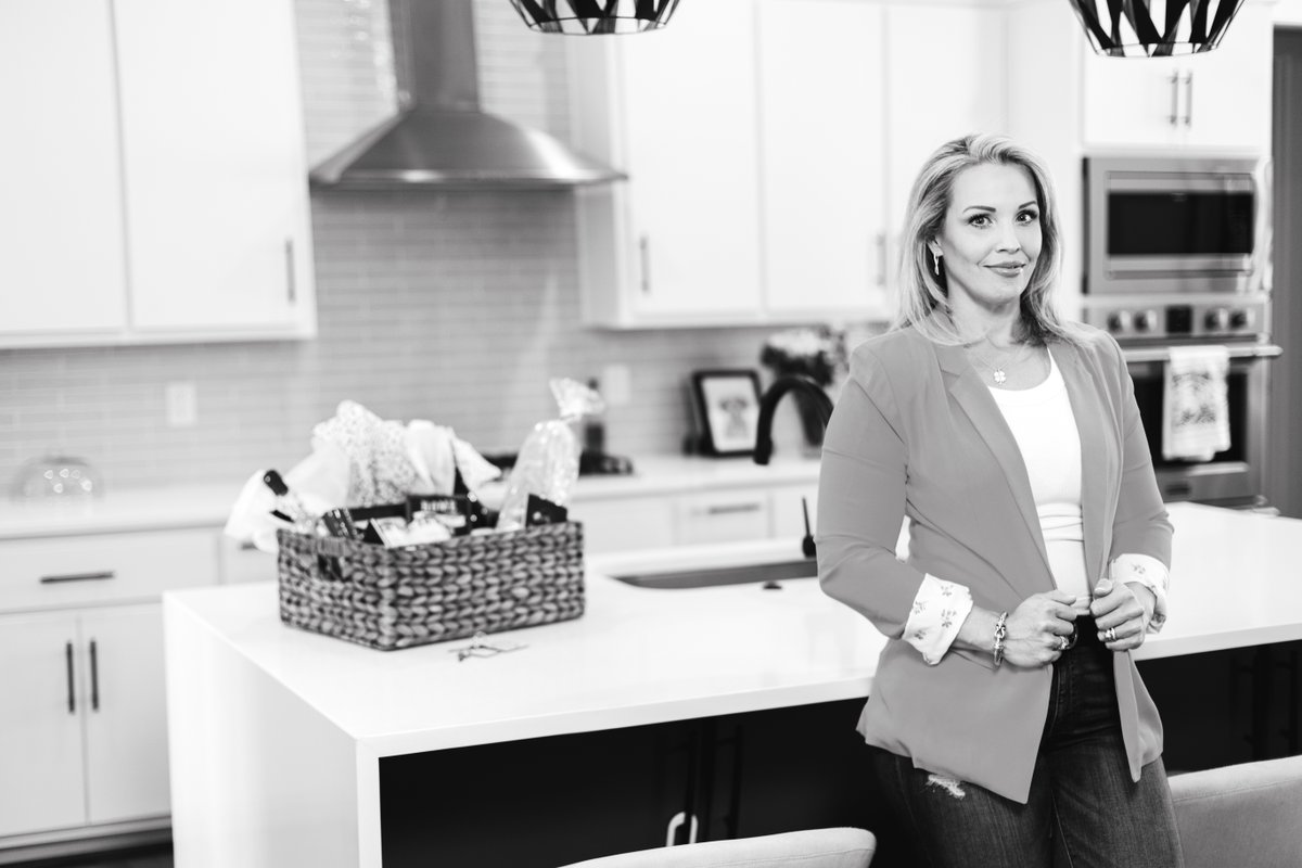 eMPhotog's tweet photo. Michelle absolutely ROCKED her branding session, didn't she?  I loved this whole shoot!

Let's get your year off to a great start with some fabulous new images to promote your business.   <3 https://t.co/AZm1BZqsUr