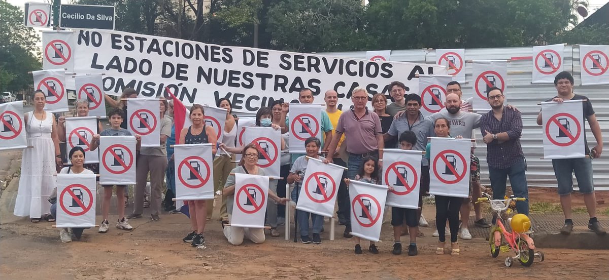 asu_causa_nac's tweet photo. BASTA DE GASOLINERAS!!! No queremos ni necesitamos más gasolineras en Asunción. La depredación urbana y la contaminación que generan atenta contra nuestra salud y nuestra ciudad.  #bastadegasolineras #asuncion @mora_federico @nenechopy https://t.co/IokjVQxAvH