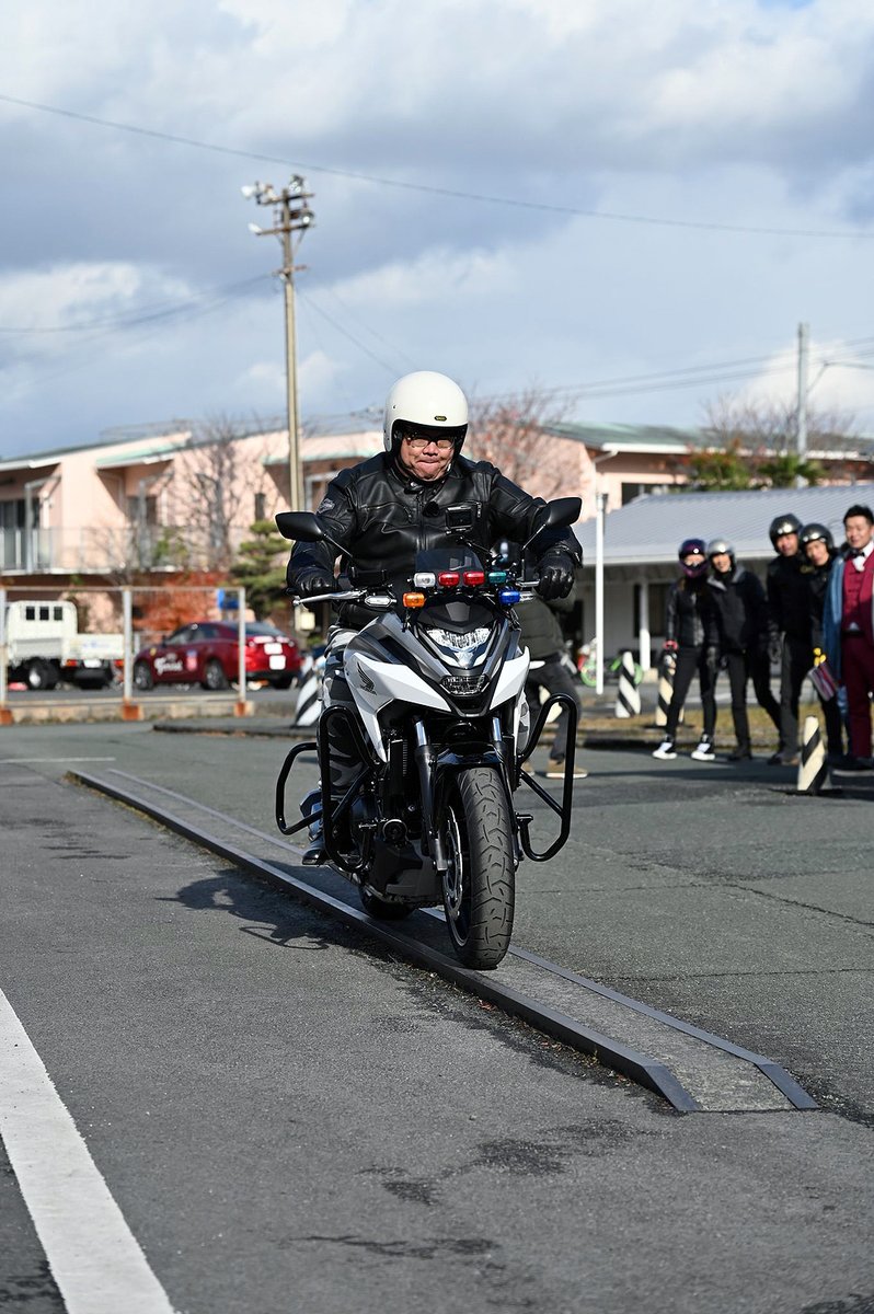 PEACERIDE_NET's tweet photo. 「Be a rider」のオンエアーついに55分後の午前10時25分から!
熊本エリアのみテレビ熊本(8ch)
駒沢!中央!早稲田!のように熱い走りが見られるか!?
#テレビ熊本
#bearider
#英太郎
#太田弘樹
#もっこすファイヤー
#terrabal
#ピースライド
#peaceride
#箱根駅伝
https://t.co/SjISqTdme3 https://t.co/mVC1umGlgl