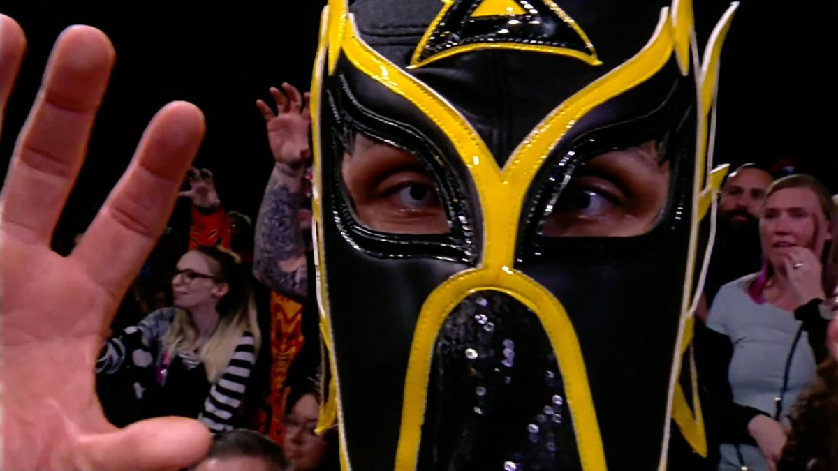 CharlotteKyoto's tweet image. #Serpentico at #AEWDarkElevation 
🖐🏼🐍