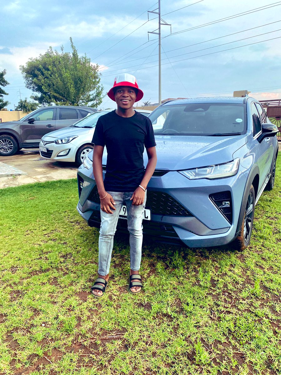 KgaboSerakalala's tweet photo. 30/12/22❤️….. #mohalalediboy #Mabaka #Tkyourpersonalstylist Enos, warra Kgabo and Mesh😍 #roadtrip #H6 https://t.co/9rRECklS34