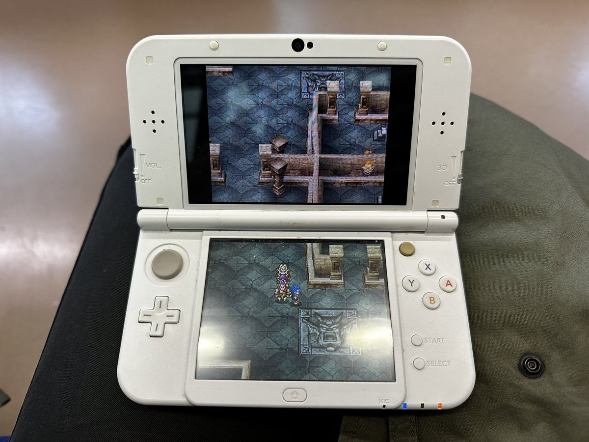 toshi19730409's tweet image. 今日は3DSLLを持ってお出かけ。
誰かとすれ違い出来るかな？
#3DSLL