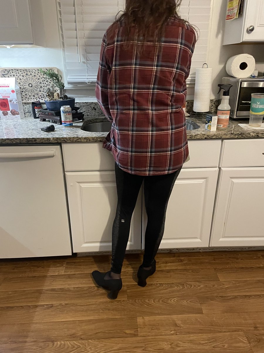 wifesfeetsize7's tweet photo. That is sexy. Look at those ankles.  Im pantyhose!! 😯😯🔥🔥 https://t.co/Vh55XoXAag