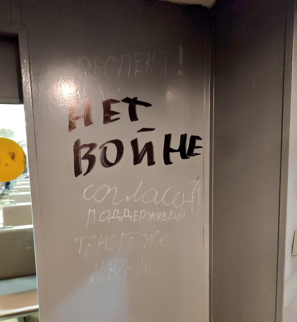 OlevskayaL's tweet photo. Ехала сегодня в отличной электричке. Даже обидно, что не было с собой маркера https://t.co/o8EVyYEFtx