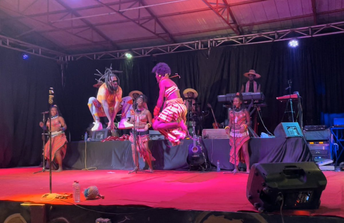 d2sgh's tweet photo. More Grace King @samini_dagaati and To Our Lioness Queen @Wiyaala . This Photo signify the culture of Africa and upper west as whole. May God bless this year for us all. Happy new year to you all. I'm @d2sgh_
#D2SGHFOR2023
#WETHAT #POPPOP https://t.co/Vz79NtBmka