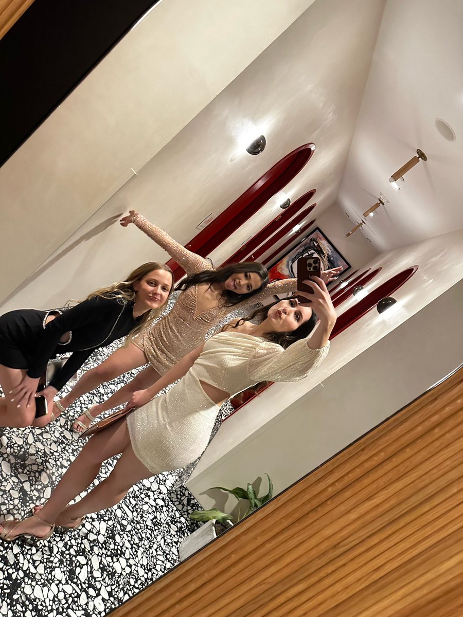 SoraBlock's tweet photo. gorgeous gorgeous girls 💋 https://t.co/q89AR57J0z