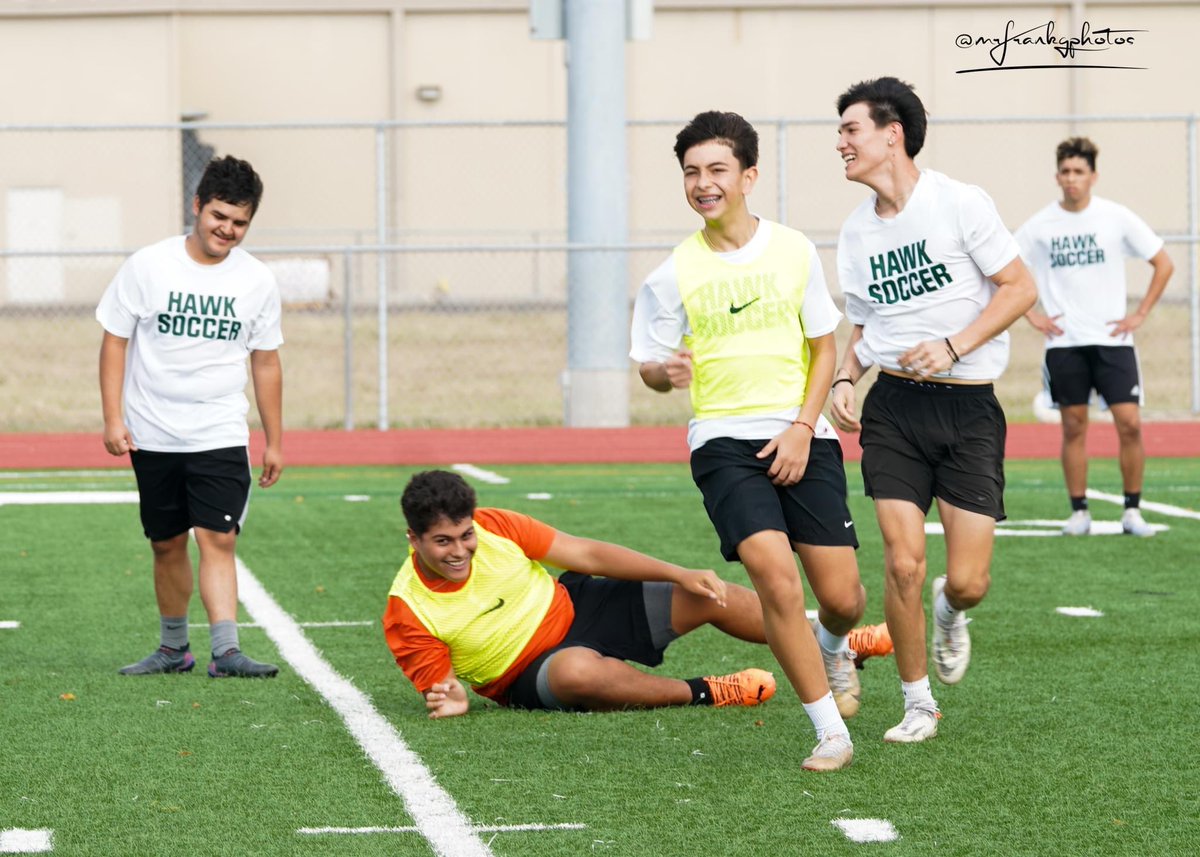 HawkSoccer10's tweet photo. The smiles are priceless. We had another great training session to begin 2023. #HCISD #TexasUILsoccer #HawkSoccer
@LethalSoccer
@HarlingenCISD
@tascosoccer
@HCISD_Athletics
@HHSSouth https://t.co/1fxRUeC5VC