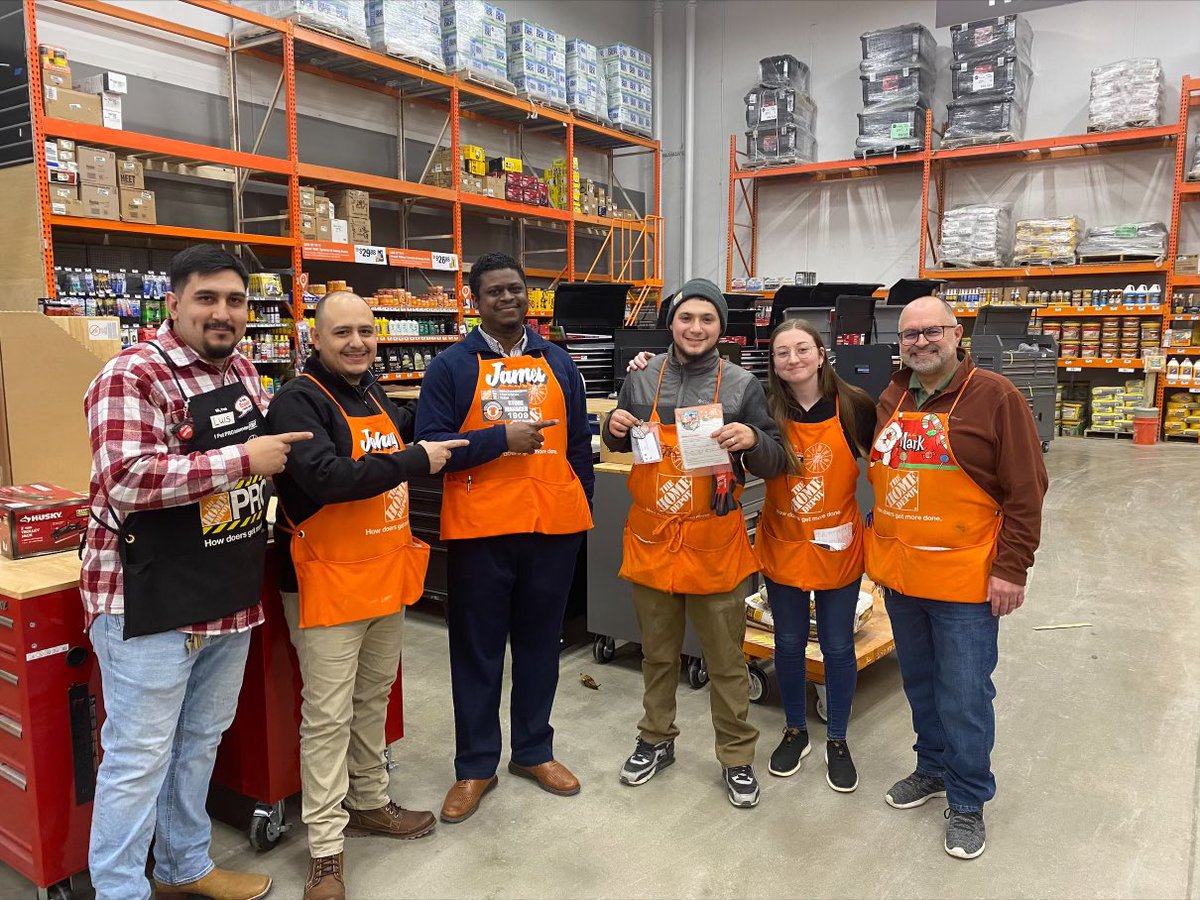 Kelly Hutch tweet media