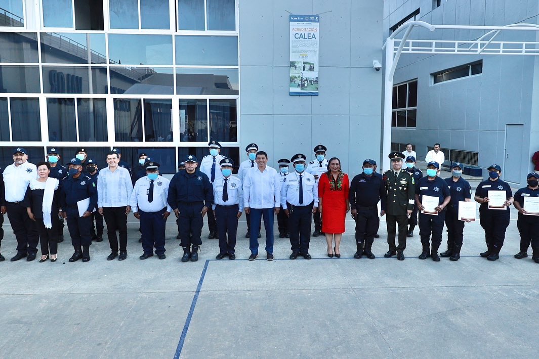 salomonj's tweet photo. La destacada labor de las y los policías es merecedora de todo nuestro reconocimiento. Los cuerpos policíacos son indispensables para lograr el resguardo de la población y para la construcción del Oaxaca con paz y justicia que merecemos. https://t.co/UQFXUrmnev