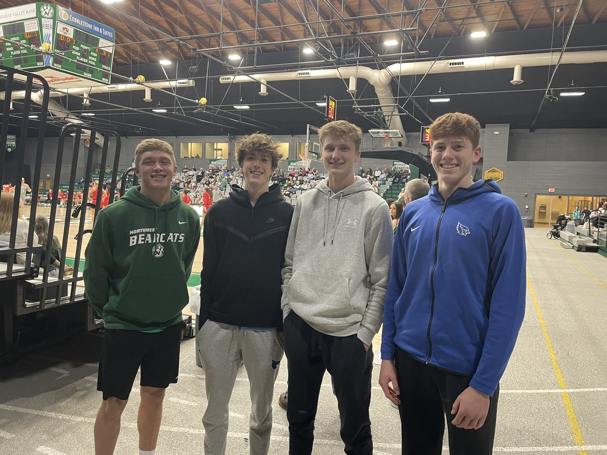 TraceyKracht's tweet photo. The @816Hoops crew is back together to cheer on @bennett_stirtz for tonight’s game!!! Let’s go Bennett! #lpsleads #DABAAB https://t.co/TiDhSxyYYw