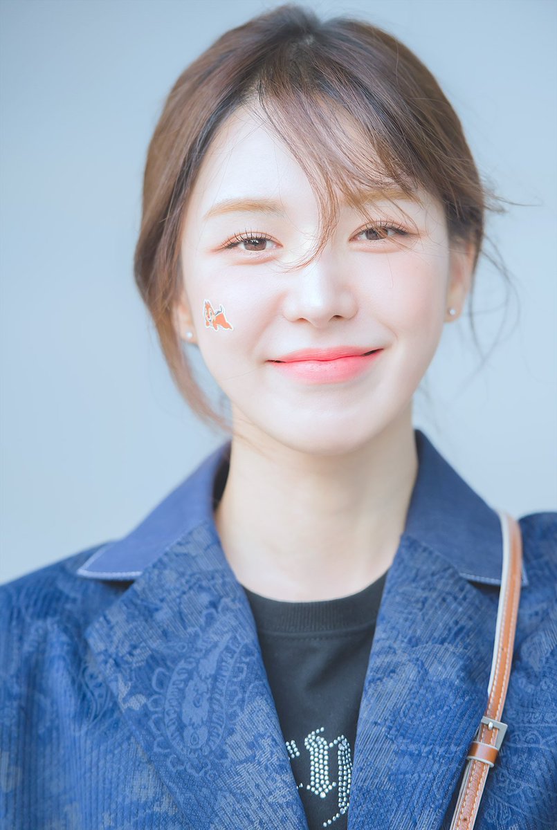 byulshon__'s tweet photo. I love you 💙🧡 https://t.co/nnvlZrcal8