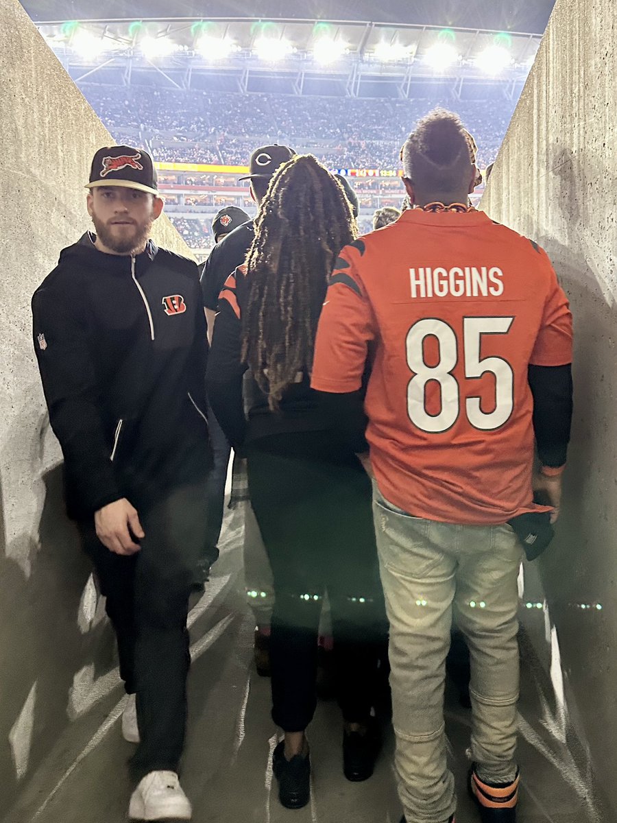 mvroom's tweet photo. Here we go, #85 @ochocinco / @hvroom1 #WhoDey #Bengals #Cincinnati @teehiggins5 https://t.co/WIVM9lELVG