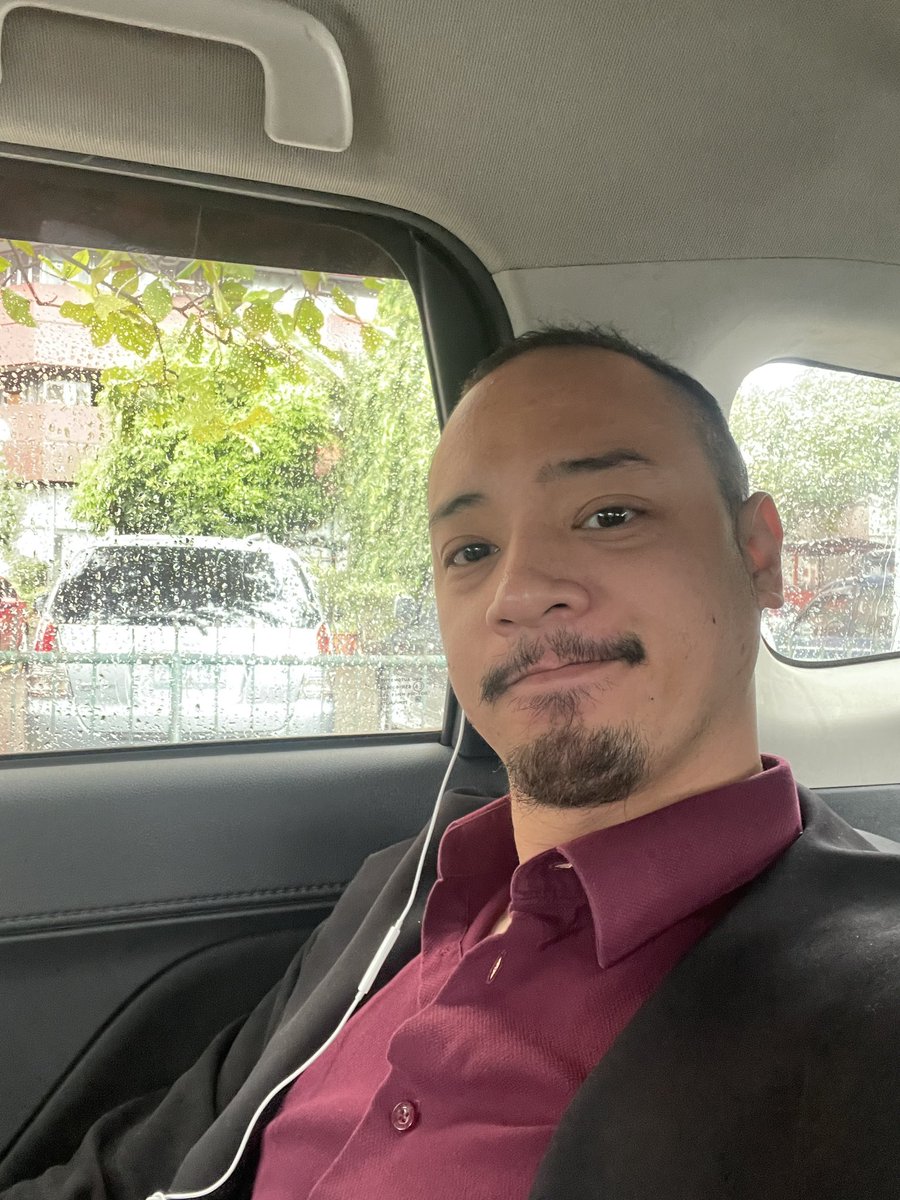 charlesaames's tweet image. rainy first day back at work 😂 #firstdayhigh