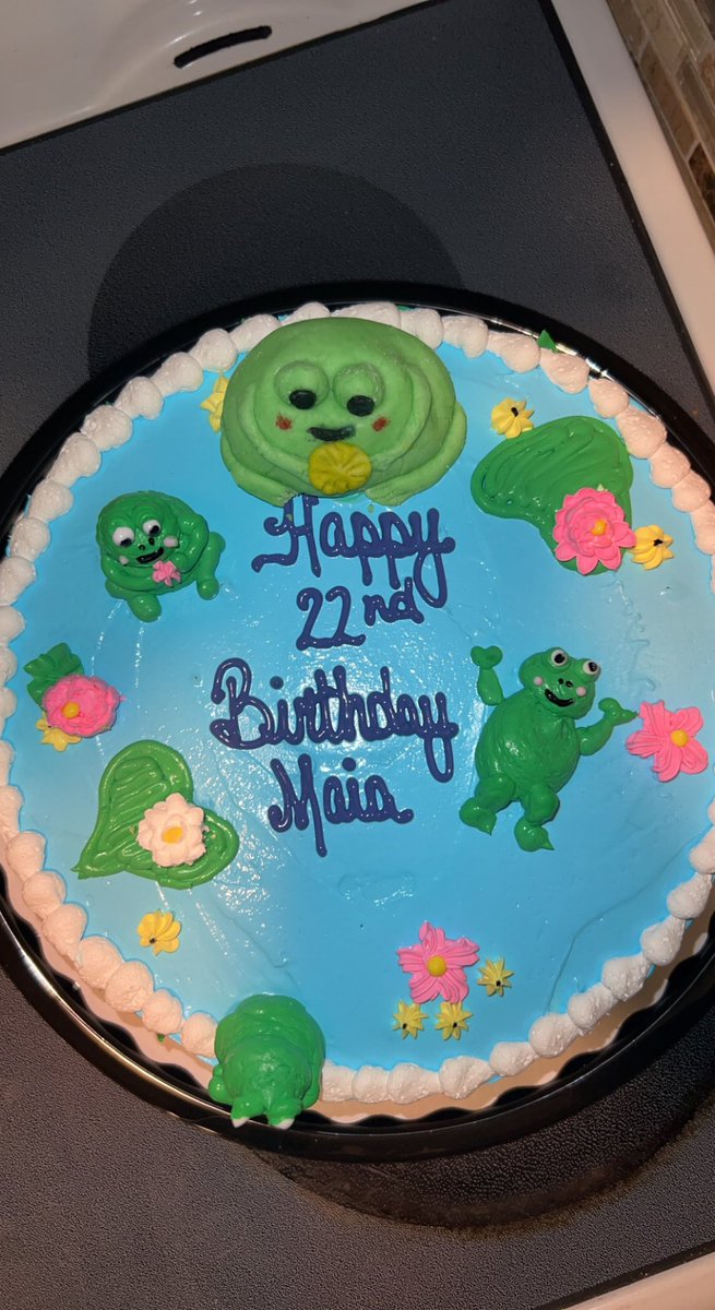 maiablaia's tweet photo. frog cake frog cake frog cake #frog #frogcake #cake https://t.co/8UWs3dVFYL