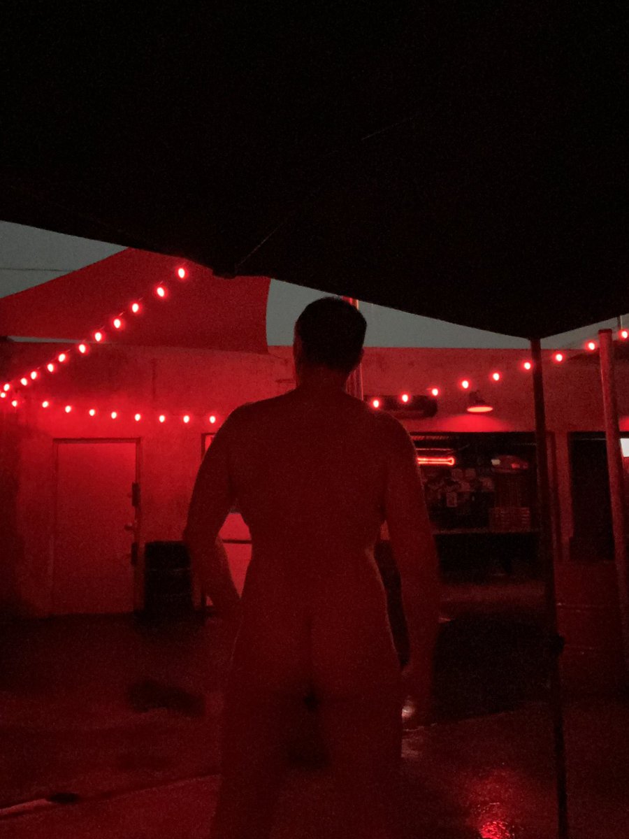 LAnakedshowoff on Twitter: "Naked at the bar"