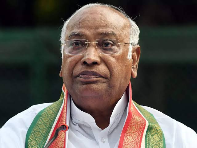 DrAmtiwary1's tweet image. @INCIndia leaders working On People&apos;s Agenda shoud be strictly followed by grass roots workers 👷In charge, Observers,State,Districts and Block presidents are the Main strength to Implement Party programs,The AIcc HQ Shoud have #Help_Desk for Monitoring the Success
@khargeji