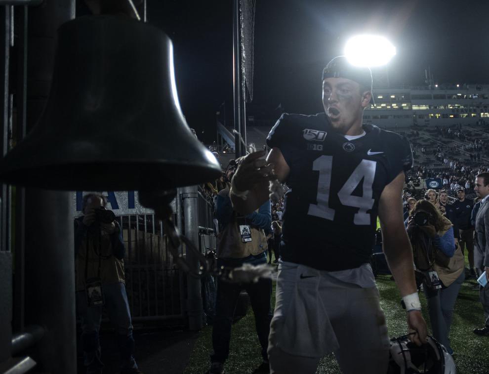 shhconn's tweet photo. Still my favorite Sean Clifford moment as captured by @_caitlinnlee https://t.co/XwXPJseecc