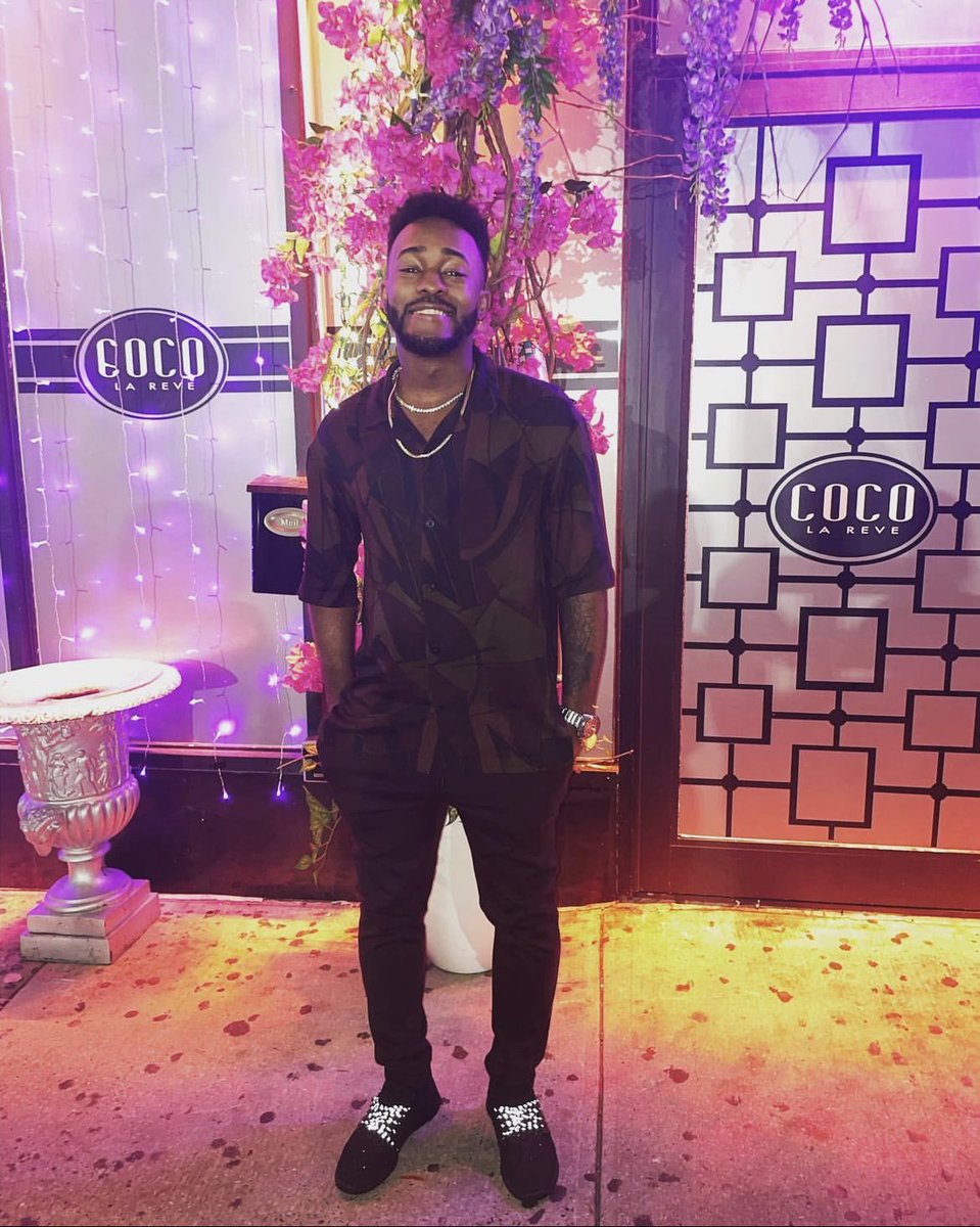 Smooth_CeeJay's tweet photo. You look like a janitor in your new years fit bro not gonna hold you ¯\_(ツ)_/¯ @Swagg https://t.co/FtpXHBo6PZ
