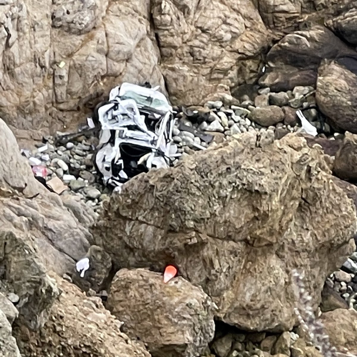 SMCSheriff's tweet photo. This afternoon, deputies responded to a solo vehicle over the side of Hwy 1 south of the Tom Lantos tunnel.  Two adults suffered non-life threatening injuries and two children were unharmed.  Tremendous collaborative effort btwn SMSO, @CHP_GoldenGate and @calfireSCU https://t.co/sVyKp6LSrc