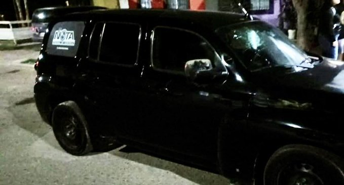 monicagarzag's tweet image. Se registró el primer ataque contra un periodista de 2023.
Armando Omar Castro, director del diario digital La Nota Prensa en Sonora fue víctima de una agresión armada mientras viajaba en un vehículo junto a su hija y sobrino.