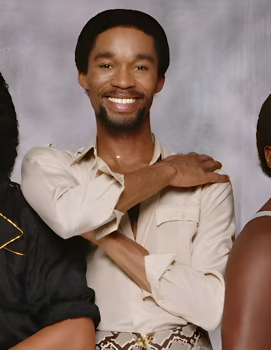 PhilipBaileyEWF's tweet image. EWF. That Family groove foundation. It was built on Maurice, Verdine, and Freddy. We never had to say much... The Groove was in the Blood 🩸… RIP my little Brother.