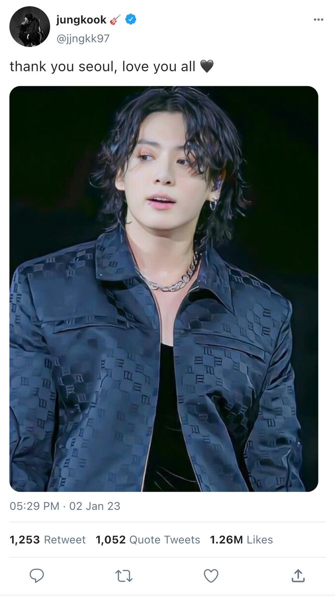 qtyoonfi's tweet photo. #yoonkookau 🔞 where yoongi a giant fan of a popular band called euphoria, and an especially big fan of the lead vocalist and guitarist: jeon jungkook. he makes a ridiculous plan to get noticed by his idol at a concert, and it somehow actually worked. https://t.co/Rp7IMoXBo6