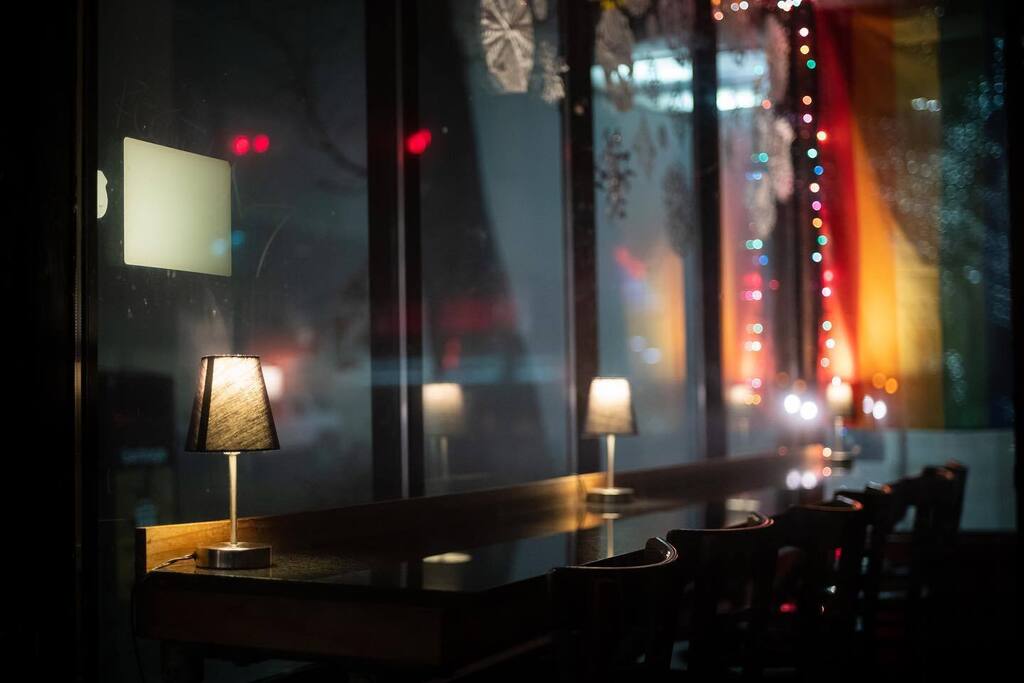 stirwise's tweet photo. After hours
.
.
#foggyweather #capitolhillseattle #nightcrawler #seattleafterdark #leicam #leicam10 #streetphotography #seattlestreet #konica #mhexanon #thesestreetsmag https://t.co/Gq1gZeWyOo
