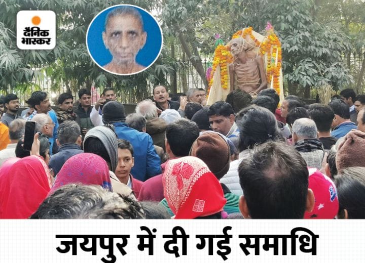 BhimArmyChief's tweet photo. जैन मुनि सुज्ञयसागर जी के निधन से दुखी हूं।

24 में से 20 तीर्थंकरों (सर्वोच्च जैन गुरुओं) से संबंधित और 23वें तीर्थंकर भगवान पार्श्वनाथ जी के निर्वाण ��्राप्ति स्थल "श्री सम्मेद शिखरजी" को पर्यटक स्थल घोषित कर केंद्र की भाजपा सरकार जैन समाज की भावनाओं के साथ खिलवाड़ कर रही है। https://t.co/OdmQvDr7gj
