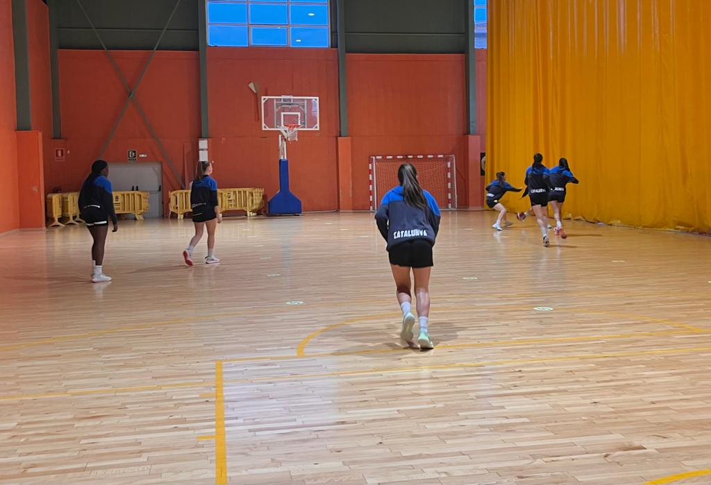 SELECCIONS l 🏀 Arrenca el Campionat d'Espanya de seleccions autonòmiques a Huelva (3-7 gener). Som-hi!
9:30h <a href="/FCBQ/">FCBQ</a>-Navarra (Cadet Fem.)
11:30h Catalunya-Navarra (Cadet Mas.)
11:30h Catalunya-La Rioja (Infantil Fem.)
13:30h Catalunya-La Mancha (Inf. Mas.)
Ahir últim entrenament