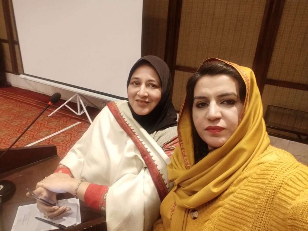 علی امامِ منستُ منم غلامِ علی (@banaqvi) on Twitter photo Framing the framework around #Leadership #SchoolConnect
<a href="/pkBritish/">British Council Pakistan</a> @QAEDPK Framing the framework around #Leadership #SchoolConnect
<a href="/pkBritish/">British Council Pakistan</a> @QAEDPK
