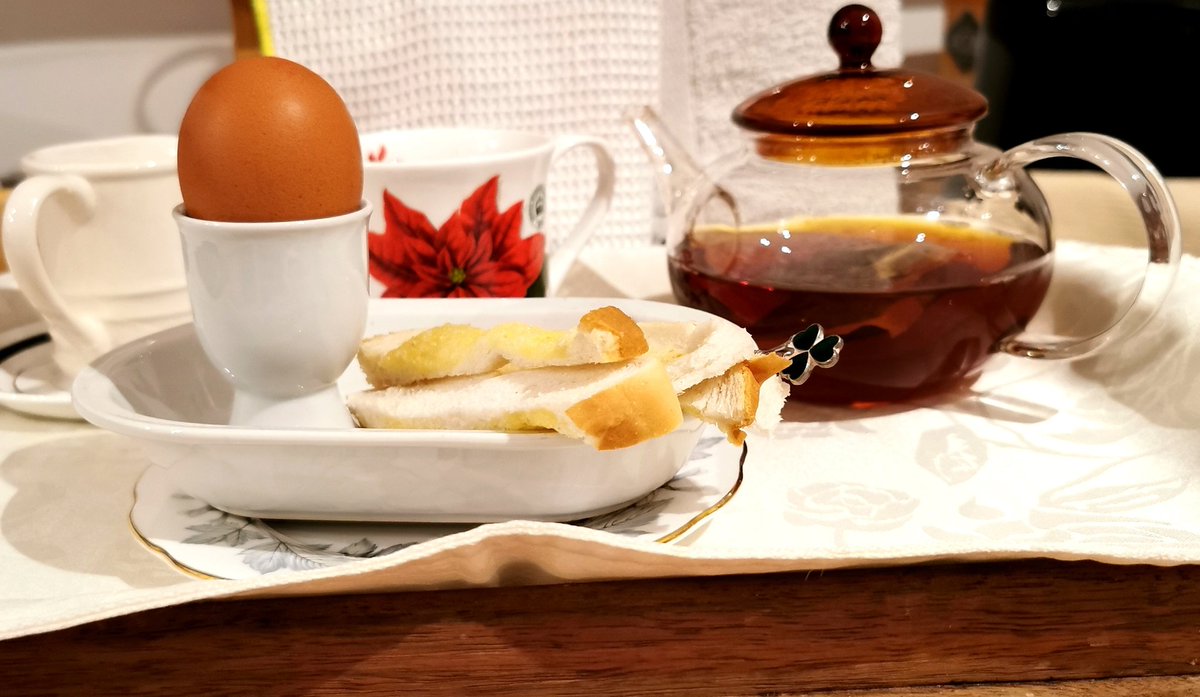 Connectthewrite's tweet image. Morning routine
Stroll outside and pick a few #wildflowers, shy snowdrops today.
Breakfast tray set out the night before. Kettle on the fire whistling for her attention. Toast soldiers neatly dressed. #Coddled egg in snug porcelain bed. Her grace repeated.
#vss365
#vssdaily