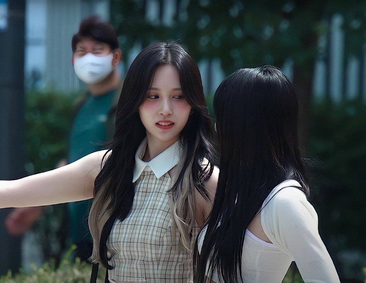 minatanginumin's tweet photo. chaeyoung's pov            mina's pov https://t.co/C4IuacymBw